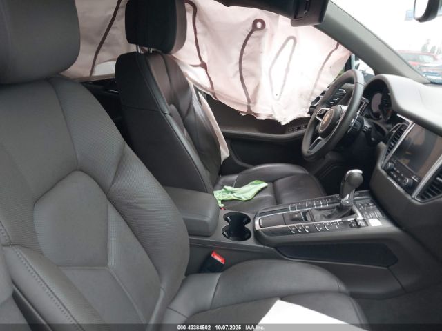 2017 PORSCHE MACAN WP1AB2A53HLB15043 Photo 4