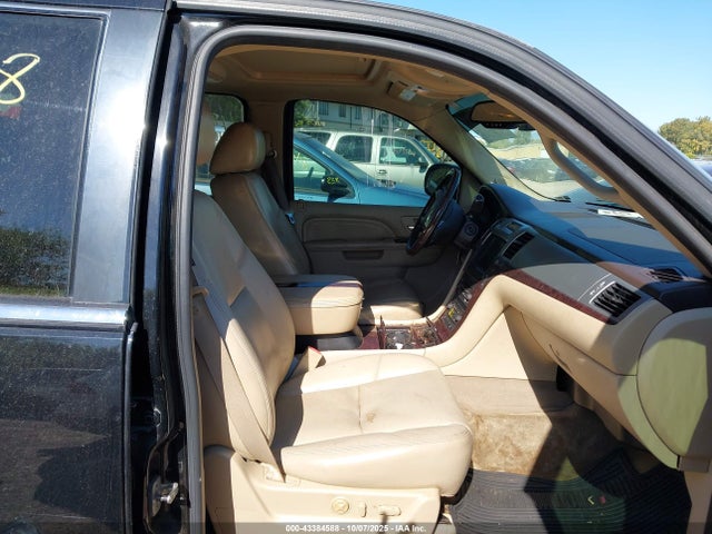 2011 CADILLAC ESCALADE ESV 1GYS4JEFXBR102267 Photo 4