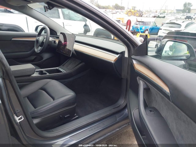 2023 TESLA MODEL 3 5YJ3E1EA2PF713936 Photo 4