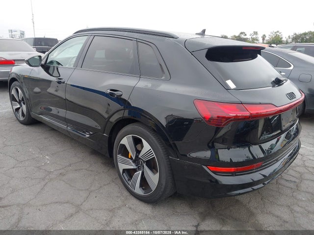 Audi E-tron Premium Plus Quattro 2022 WA1LAAGE7NB013318 Image 3