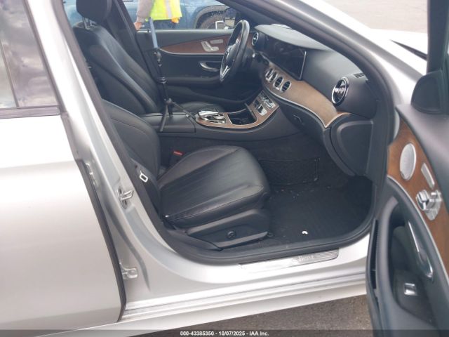 2019 MERCEDES-BENZ E 300 WDDZF4KB4KA662808 Photo 4