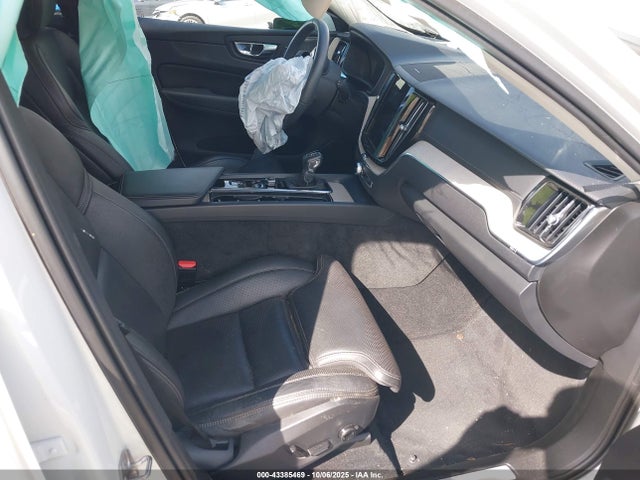 2021 VOLVO XC60 YV4102DL4M1860713 Photo 4
