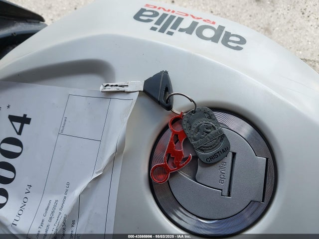 ZD4KZUA09MS000078 Aprilia Tuono V4 1100
