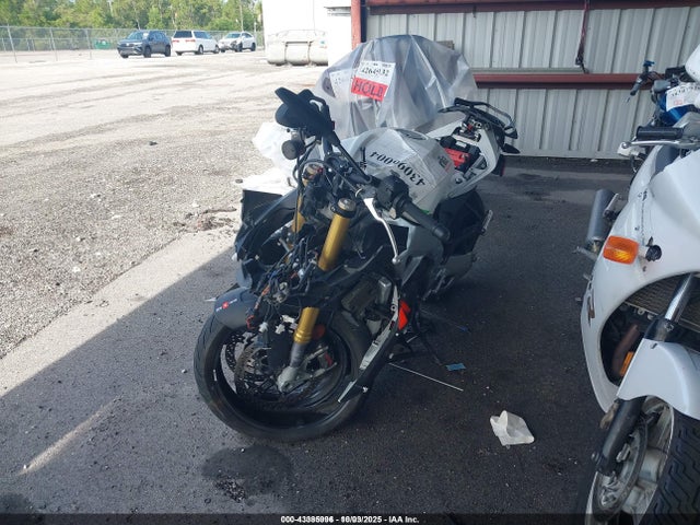 ZD4KZUA09MS000078 Aprilia Tuono V4 1100