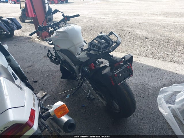 ZD4KZUA09MS000078 Aprilia Tuono V4 1100
