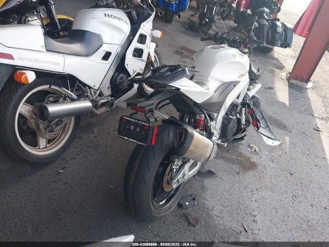ZD4KZUA09MS000078 Aprilia Tuono V4 1100