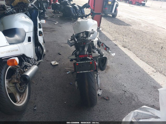 ZD4KZUA09MS000078 Aprilia Tuono V4 1100