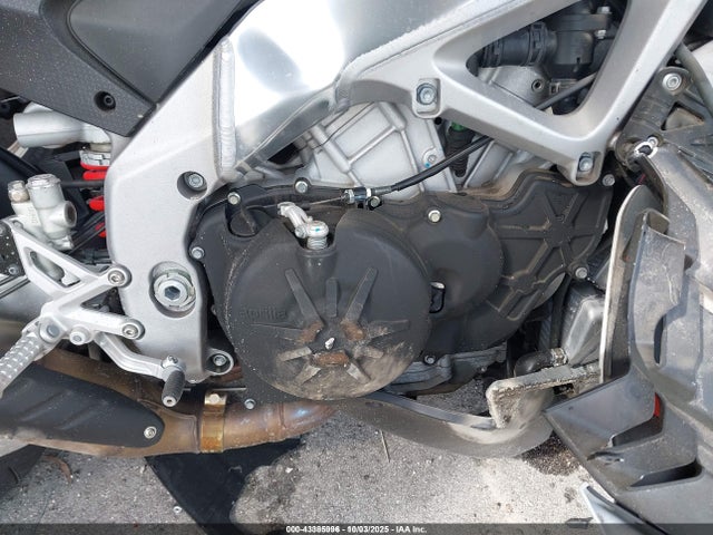 ZD4KZUA09MS000078 Aprilia Tuono V4 1100