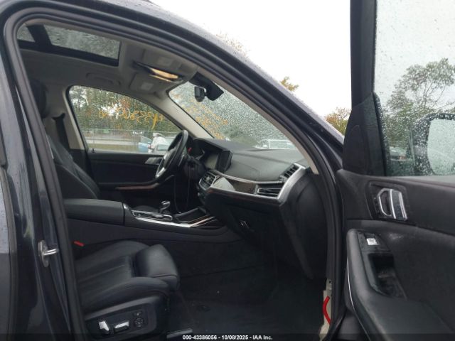 2021 BMW X7 5UXCW2C00M9D97960 Photo 4