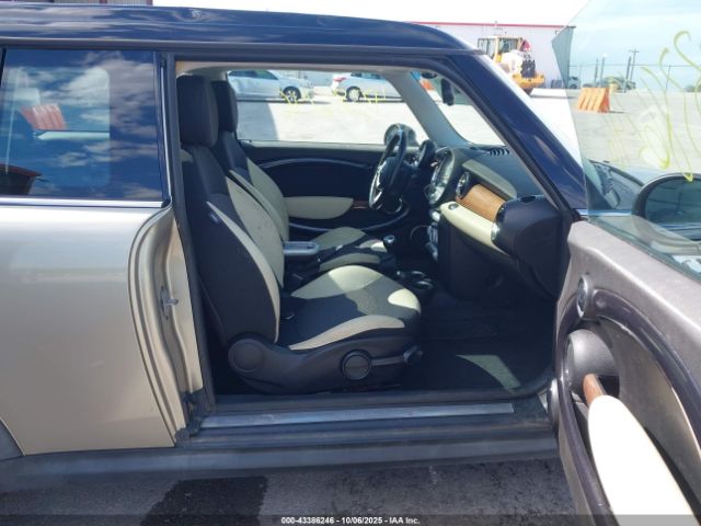 2009 MINI COOPER S CLUBMAN WMWMM33549TP74789 Photo 4