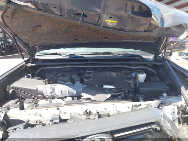 2024 TOYOTA 4RUNNER JTEAU5JR5R5310059 Photo 9