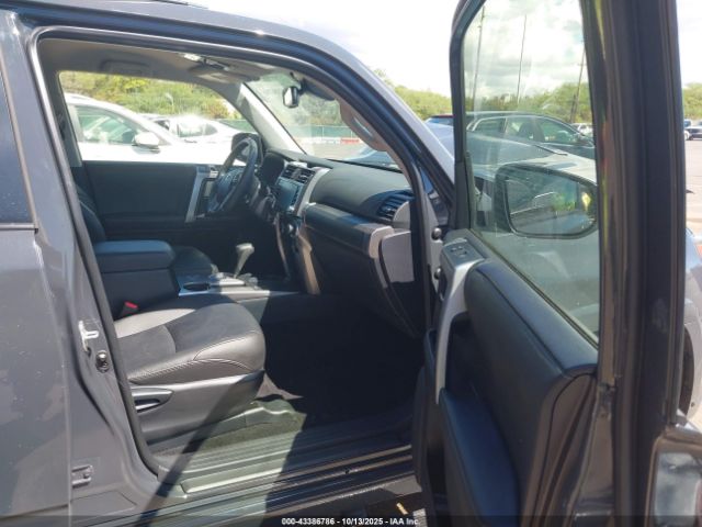 2024 TOYOTA 4RUNNER JTEAU5JR5R5310059 Photo 4