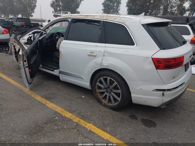 2017 AUDI Q7 WA1LHAF71HD037587 Photo 2