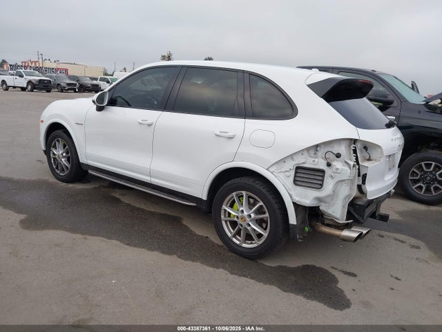 2018 PORSCHE CAYENNE E-HYBRID WP1AE2A23JLA72441 Photo 2