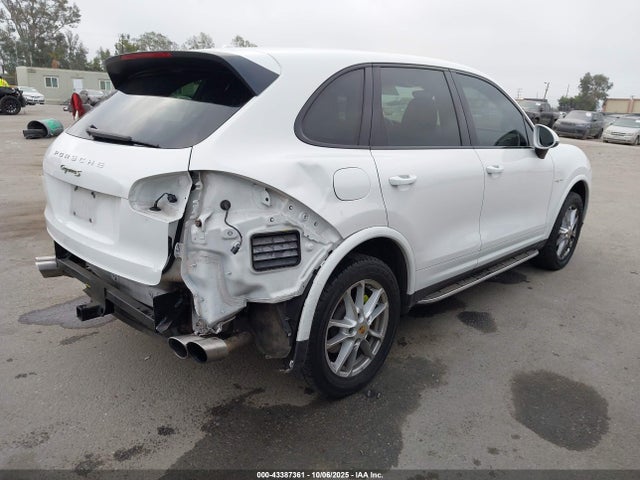 2018 PORSCHE CAYENNE E-HYBRID WP1AE2A23JLA72441 Photo 3