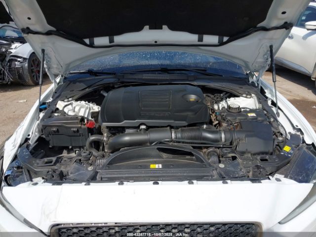 2019 JAGUAR XE SAJAE4FX4KCP49744 Photo 9