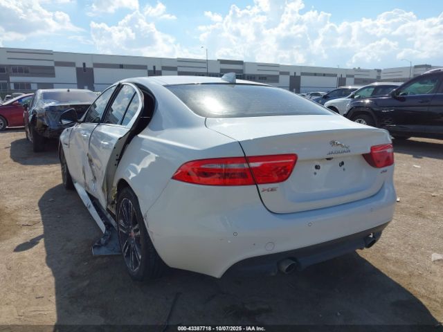 2019 JAGUAR XE SAJAE4FX4KCP49744 Photo 2