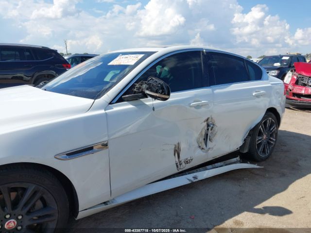 2019 JAGUAR XE SAJAE4FX4KCP49744 Photo 5