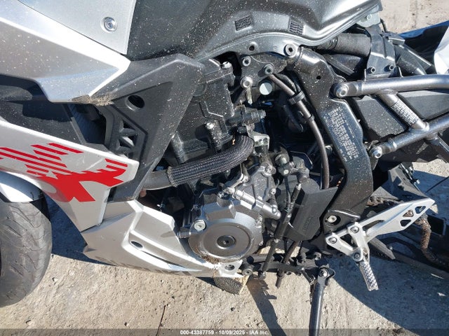 JS1EM13B8R7100682 Suzuki Gsx800 F