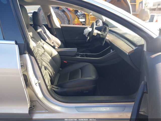 2018 TESLA MODEL 3 5YJ3E1EA8JF060830 Photo 4