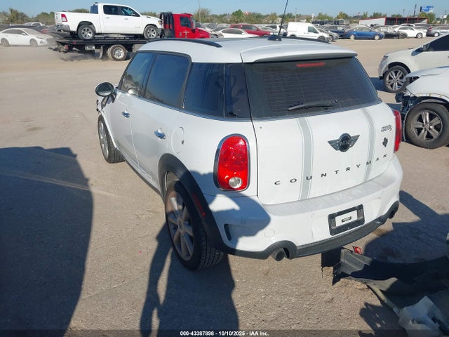 2015 MINI COUNTRYMAN WMWZC3C5XFWT02678 Photo 2