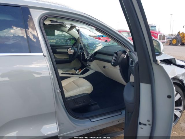 2024 VOLVO XC40 YV4L12UE9R2226001 Photo 4