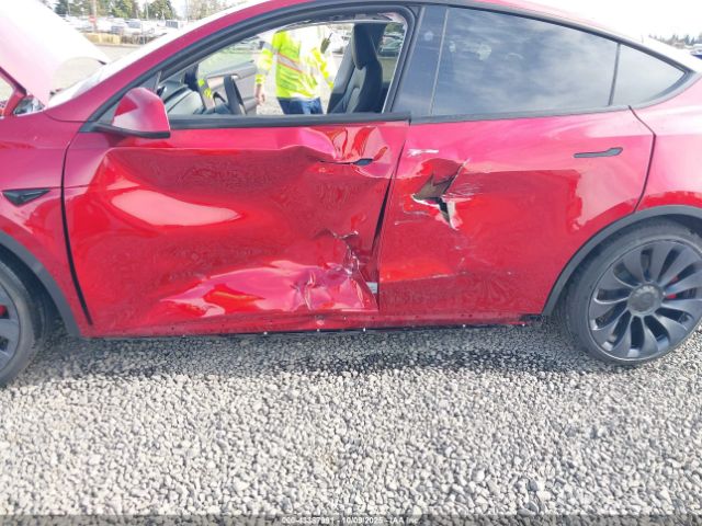 2024 TESLA MODEL Y 7SAYGDEF9RF079267 Photo 5