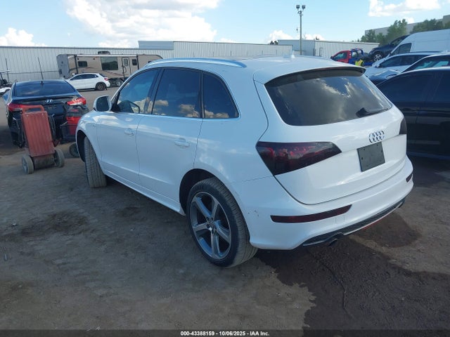 2011 AUDI Q5 WA1DKAFP2BA025530 Photo 2