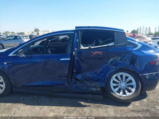 2017 TESLA MODEL X 5YJXCBE24HF075440 Photo 5