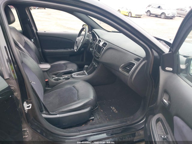 43388647 :رقم المزاد ، 1C3CCBHG9CN124328 vin ، 2012 Chrysler 200 S مزاد بيع