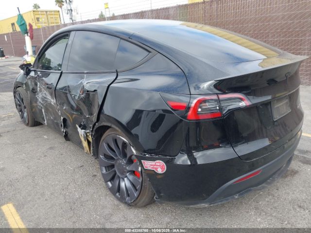 2024 TESLA MODEL Y 7SAYGDEF9RF046589 Photo 2
