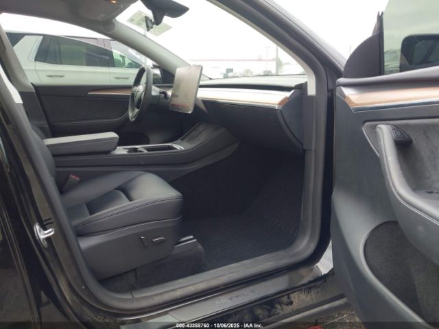 2024 TESLA MODEL Y 7SAYGDEF9RF046589 Photo 4