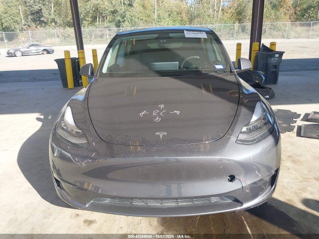 Auction sale of the 2022 Tesla Model Y Long Range Dual Motor All-wheel Drive, vin: 7SAYGDEE0NA006075, lot number: 43388845