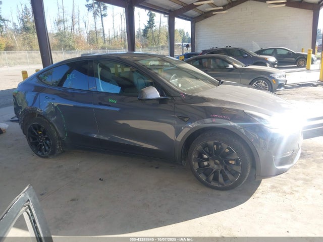 Auction sale of the 2022 Tesla Model Y Long Range Dual Motor All-wheel Drive, vin: 7SAYGDEE0NA006075, lot number: 43388845