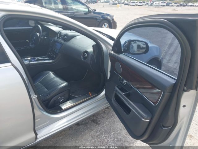 2011 JAGUAR XJ SAJWA2GB3BLV03163 Photo 4