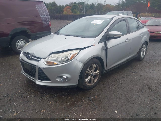 Ford Focus 2014 1FADP3F2XEL124537 Image 2