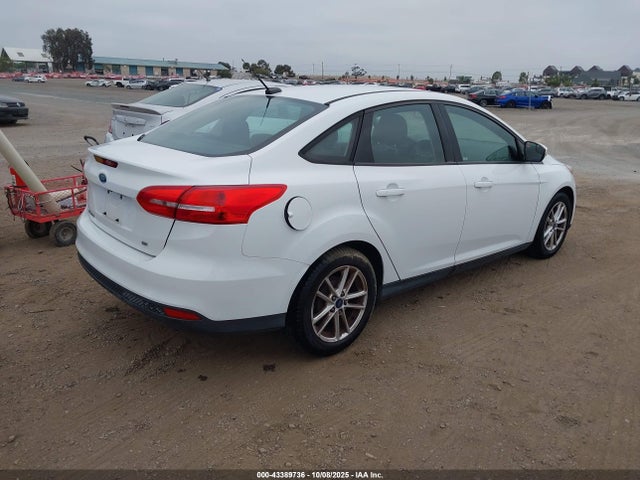 Ford 2016 2016 1FADP3F27GL205031 Image 4