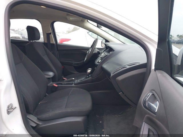 Ford 2016 2016 1FADP3F27GL205031 Image 5