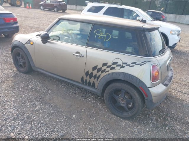 2007 MINI COOPER WMWMF33567TU60259 Photo 2