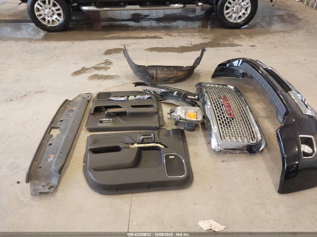 1GT12UEY1HF174687 GMC Sierra 2500hd Denali