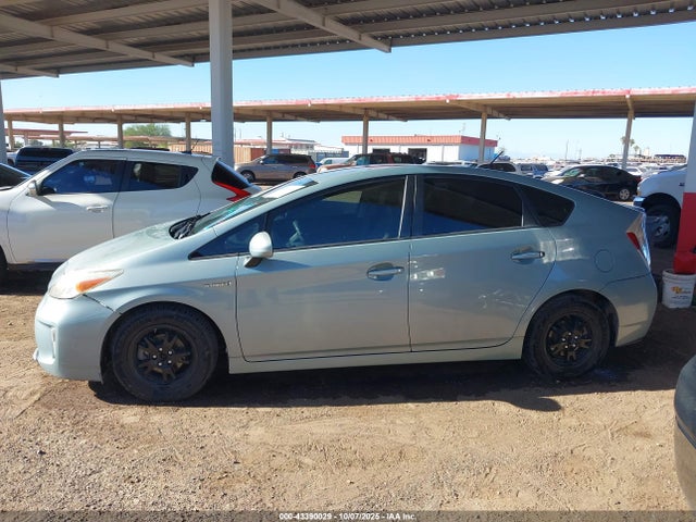 Toyota Prius Two 2015 JTDKN3DU1F1895543 Image 30