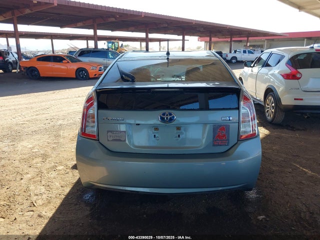 Toyota Prius Two 2015 JTDKN3DU1F1895543 Image 32