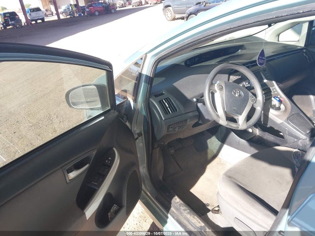 Toyota Prius Two 2015 JTDKN3DU1F1895543 Image 33
