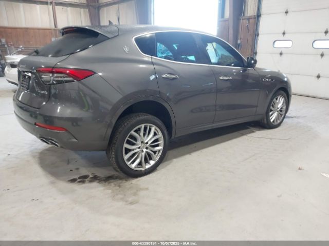2022 MASERATI LEVANTE ZN661XUA6NX392868 Photo 3