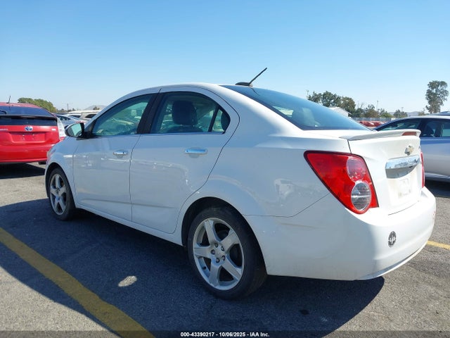 2015 CHEVROLET SONIC 1G1JE5SB9F4117717 Photo 2