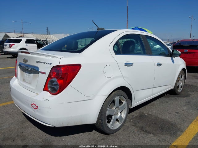2015 CHEVROLET SONIC 1G1JE5SB9F4117717 Photo 3