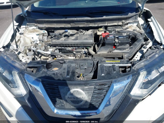 Nissan 2017 2017 JN8AT2MT5HW403688 Image 10