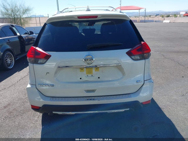 Nissan 2017 2017 JN8AT2MT5HW403688 Image 16