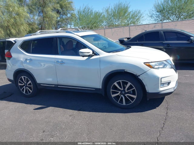 Nissan 2017 2017 JN8AT2MT5HW403688 Image 18