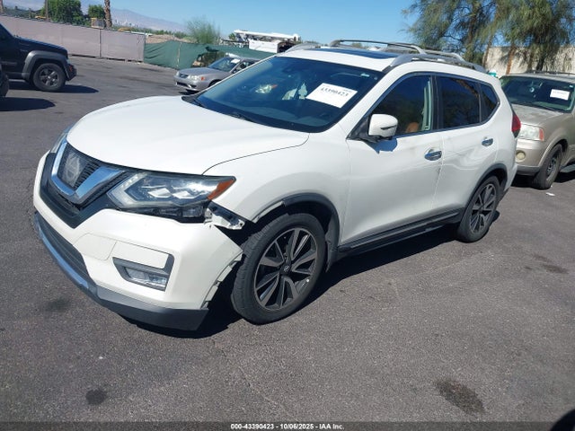 Nissan 2017 2017 JN8AT2MT5HW403688 Image 2